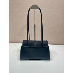 Prada Passage di medie dimensioni con patta Re-Nylon 1BA495 Nero