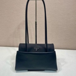 Replica Borse Prada Passage di medie dimensioni con patta Re-Nylon 1BA495 Nero firmate