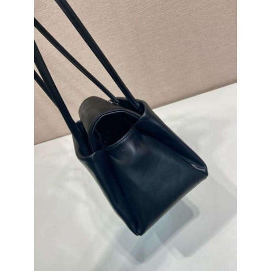 Replica di lusso Borse Prada Passage di medie dimensioni con patta Re-Nylon 1BA495 Nero Imitazioni Replica Borse Prada Passage di medie dimensioni con patta Re-Nylon 1BA495 Nero firmate