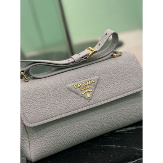 Replica di lusso Borsa a tracolla Prada con patta 1BN022 Nero Imitazioni Cloni Borsa a tracolla Prada con patta 1BN022 Nero firmate