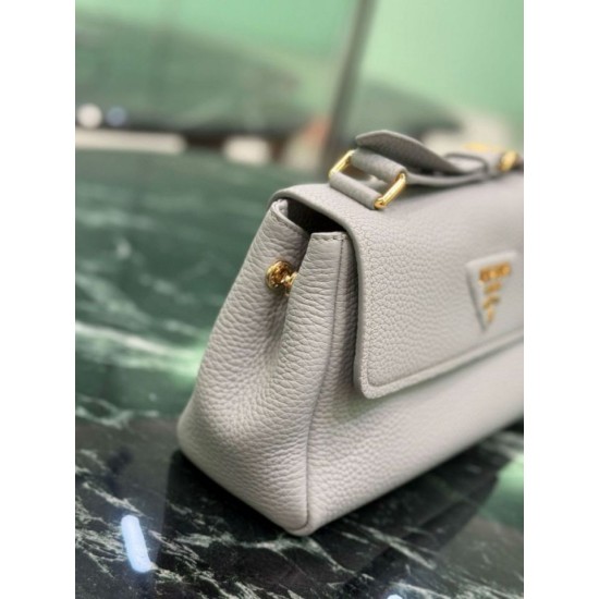 Replica di lusso Borsa a tracolla Prada con patta 1BN022 Nero Imitazioni Cloni Borsa a tracolla Prada con patta 1BN022 Nero firmate