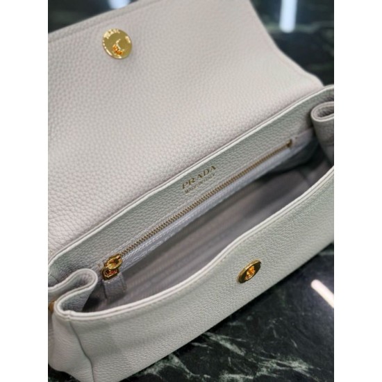 Replica di lusso Borsa a tracolla Prada con patta 1BN022 Nero Imitazioni Cloni Borsa a tracolla Prada con patta 1BN022 Nero firmate