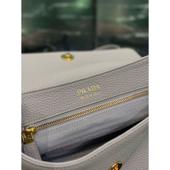 Replica di lusso Borsa a tracolla Prada con patta 1BN022 Nero Imitazioni Cloni Borsa a tracolla Prada con patta 1BN022 Nero firmate
