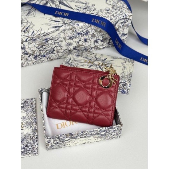 Cloni Portacarte Lady Dior con patta e l'iconica impuntura Cannage Rossa firmate