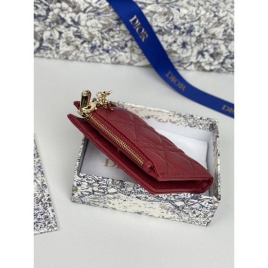 Cloni Portacarte Lady Dior con patta e l'iconica impuntura Cannage Rossa firmate