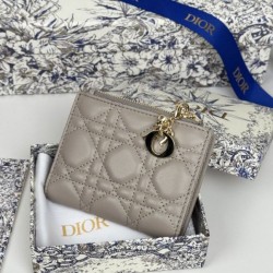 Replica di lusso Borse Portacarte Lady Dior con patta e l'iconica impuntura Cannage Grigio Imitazioni Replica Borse Portacarte Lady Dior con patta e l'iconica impuntura Cannage Grigio firmate