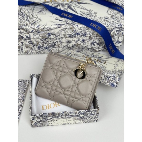 Replica di lusso Borse Portacarte Lady Dior con patta e l'iconica impuntura Cannage Grigio Imitazioni Replica Borse Portacarte Lady Dior con patta e l'iconica impuntura Cannage Grigio firmate