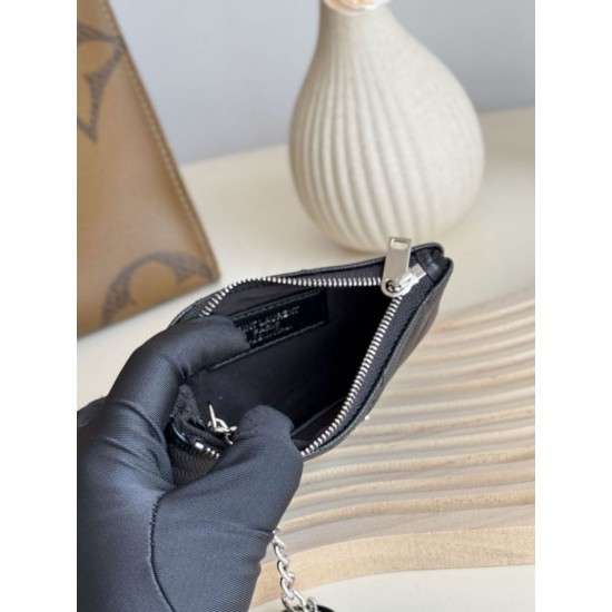 Cloni Pari replica Porta carte con cerniera YSL Saint Laurent Cassandre Matelassé Fragments Nero Argento firmate