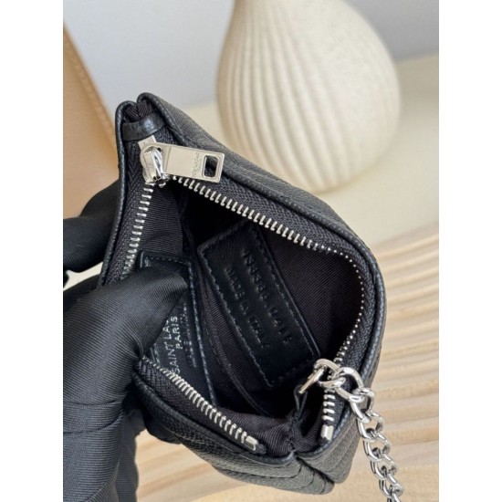 Cloni Pari replica Porta carte con cerniera YSL Saint Laurent Cassandre Matelassé Fragments Nero Argento firmate