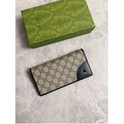Portafoglio continentale Gucci con emblema GG 821802 Nero