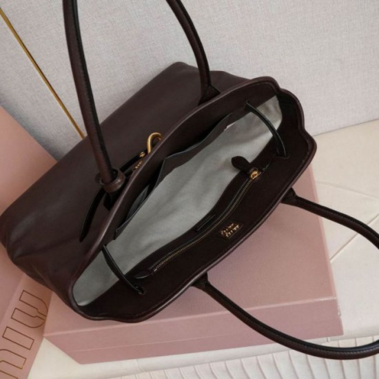 Replica di lusso Borsa tote Miu Miu Adventure nappa marrone Imitazioni Cloni Borsa tote Miu Miu Adventure nappa marrone firmate