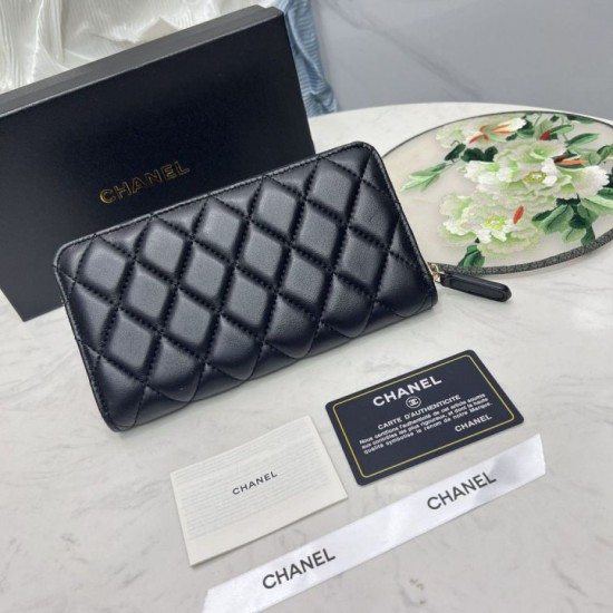 Replica di lusso Pari Portafoglio lungo Chanel trapuntato con logo CC e cerniera Imitazioni Cloni Pari replica Portafoglio lungo Chanel trapuntato con logo CC e cerniera firmate
