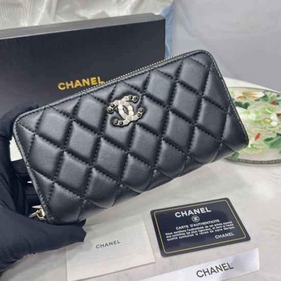 Replica di lusso Pari Portafoglio lungo Chanel trapuntato con logo CC e cerniera Imitazioni Cloni Pari replica Portafoglio lungo Chanel trapuntato con logo CC e cerniera firmate