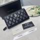 Replica di lusso Pari Portafoglio lungo Chanel trapuntato con logo CC e cerniera Imitazioni Cloni Pari replica Portafoglio lungo Chanel trapuntato con logo CC e cerniera firmate