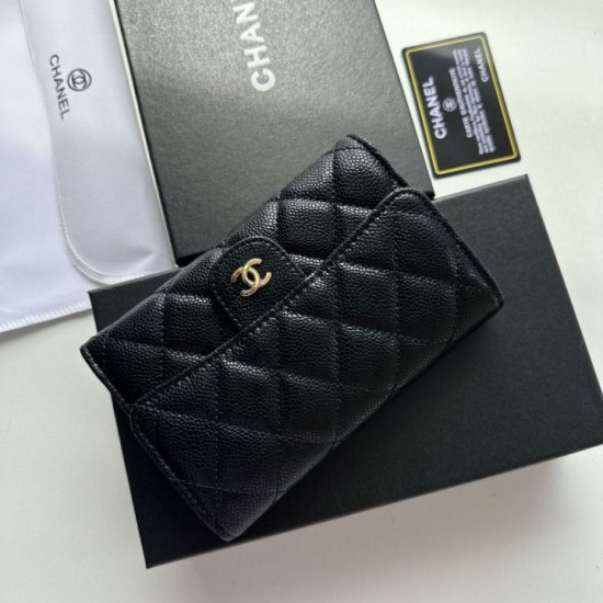 Replica di lusso Portacarte Chanel Caviar trapuntato con patta nero e dettagli oro Imitazioni Cloni Portacarte Chanel Caviar trapuntato con patta nero e dettagli oro firmate