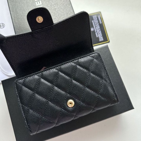Replica di lusso Portacarte Chanel Caviar trapuntato con patta nero e dettagli oro Imitazioni Cloni Portacarte Chanel Caviar trapuntato con patta nero e dettagli oro firmate
