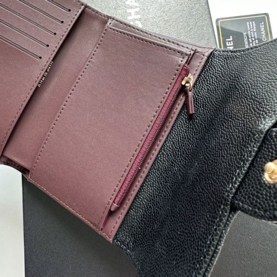 Replica di lusso Portacarte Chanel Caviar trapuntato con patta nero e dettagli oro Imitazioni Cloni Portacarte Chanel Caviar trapuntato con patta nero e dettagli oro firmate