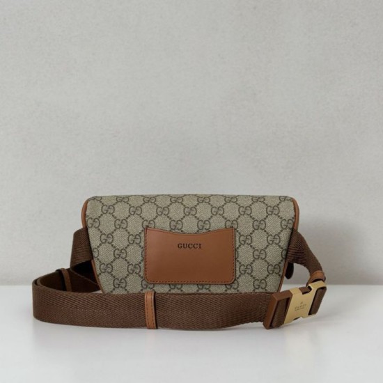 Cloni Marsupio piccolo Gucci GG Emblem Uomo 821165 marrone firmate