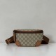 Cloni Marsupio piccolo Gucci GG Emblem Uomo 821165 marrone firmate