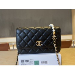 Portafoglio Chanel trapuntato in caviale perlato con catena Woc Nero