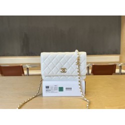 Portafoglio Chanel trapuntato in caviale perlato con catena Woc Bianco Portafoglio Chanel trapuntato in caviale perlato con catena Woc Bianco