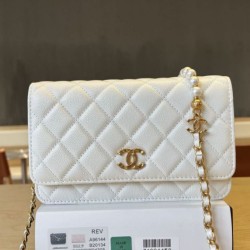 Replica Borse Portafoglio Chanel trapuntato in caviale perlato con catena Woc Bianco firmate