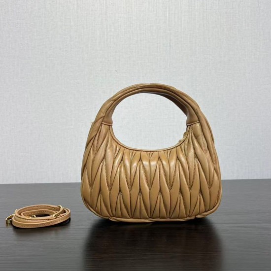 Replica di lusso Bora Pari hobo mini/piccolo Miu Miu Wander Matelasse Marrone Imitazioni Cloni Bora Pari replica hobo mini/piccolo Miu Miu Wander Matelasse Marrone firmate