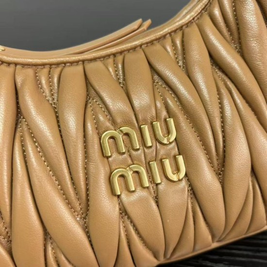 Replica di lusso Bora Pari hobo mini/piccolo Miu Miu Wander Matelasse Marrone Imitazioni Cloni Bora Pari replica hobo mini/piccolo Miu Miu Wander Matelasse Marrone firmate