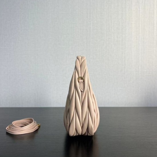 Replica di lusso Borsa hobo mini/piccolo Miu Miu Wander Matelasse Beige Imitazioni Cloni Borsa hobo mini/piccolo Miu Miu Wander Matelasse Beige firmate
