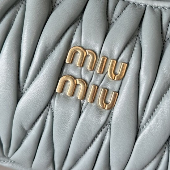 Cloni Borsa hobo mini/piccolo Miu Miu Wander Matelasse Blu firmate