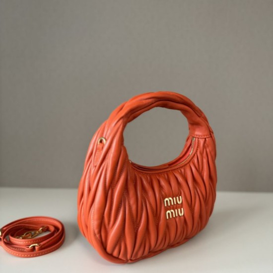 Cloni Borsa hobo mini/piccolo Miu Miu Wander Matelasse Arancia firmate