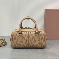 Replica di lusso Borsa a mano Miu Miu Arcadie Matelassé Nappa 5BB142 marrone Imitazioni Cloni Borsa a mano Miu Miu Arcadie Matelassé Nappa 5BB142 marrone firmate