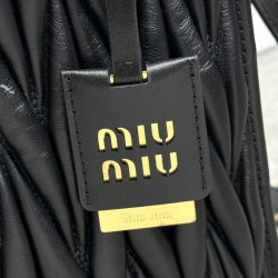 Borsa tote Miu Miu in pelle nappa trapuntata nera Borsa tote Miu Miu in pelle nappa trapuntata nera