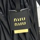 Replica di lusso Borsa tote Miu Miu in pelle nappa trapuntata nera Imitazioni Cloni Borsa tote Miu Miu in pelle nappa trapuntata nera firmate