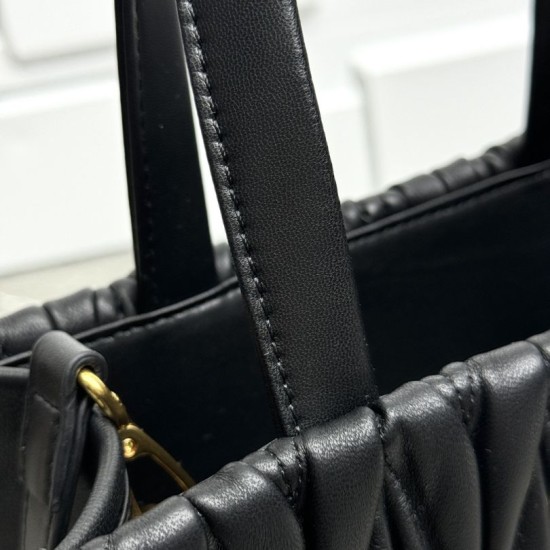 Replica di lusso Borsa tote Miu Miu in pelle nappa trapuntata nera Imitazioni Cloni Borsa tote Miu Miu in pelle nappa trapuntata nera firmate