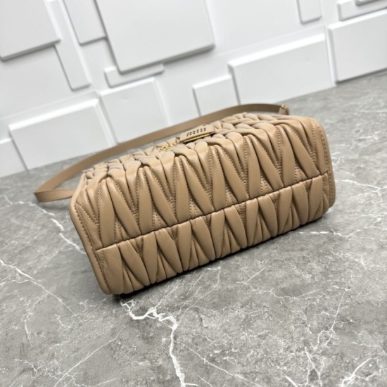 Cloni Borsa tote Miu Miu in pelle nappa trapuntata marrone firmate