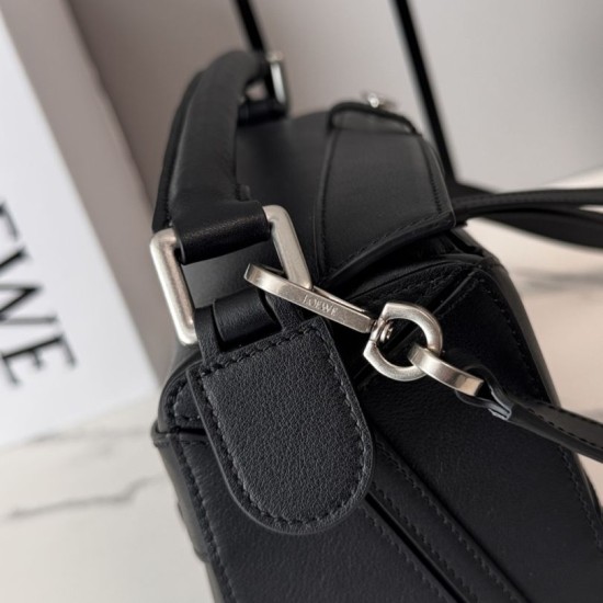 Replica di lusso Borsa Piccola Loewe Panta Puzzle nera Imitazioni Cloni Borsa Piccola Loewe Panta Puzzle nera firmate
