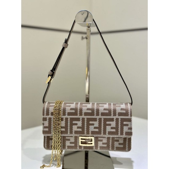 Replica di lusso Portafoglio Fendi con catena, modello Baguette in tessuto jacquard FF marrone Imitazioni Cloni Portafoglio Fendi con catena, modello Baguette in tessuto jacquard FF marrone firmate