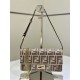 Replica di lusso Portafoglio Fendi con catena, modello Baguette in tessuto jacquard FF marrone Imitazioni Cloni Portafoglio Fendi con catena, modello Baguette in tessuto jacquard FF marrone firmate