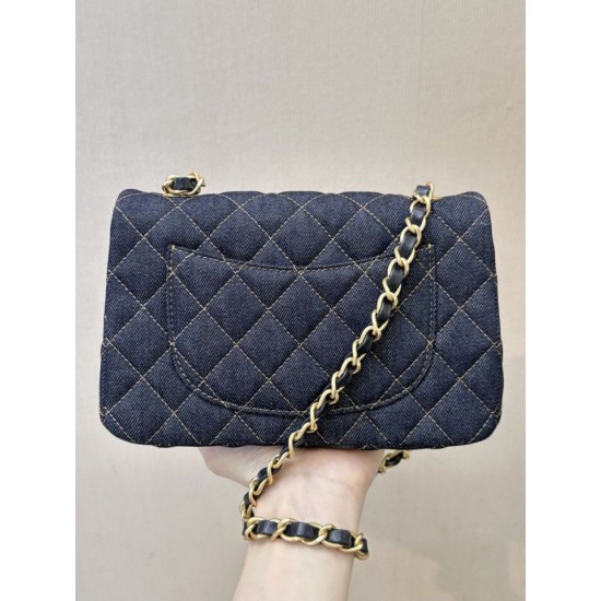 Replica di lusso Borsa a tracolla Chanel mini flap denim trapuntato A69900 blu Imitazioni Cloni Borsa a tracolla Chanel mini flap denim trapuntato A69900 blu firmate