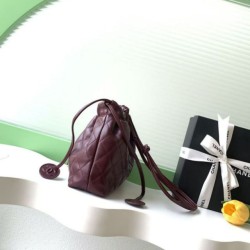 Replica di lusso Borsa a secchiello trapuntata con coulisse Chanel AS5227 bordeaux Imitazioni Replica Perfetta Borsa a secchiello trapuntata con coulisse Chanel AS5227 bordeaux firmate