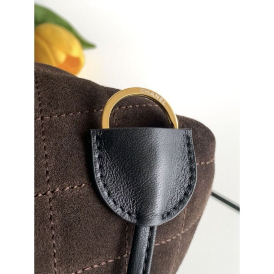 Replica di lusso Imitazioni borse griffate a secchiello/hobo Chanel trapuntata con coulisse scamosciata AS5227 Caffè Imitazioni Cloni Imitazioni borse griffate a secchiello/hobo Chanel trapuntata con coulisse scamosciata AS5227 Caffè firmate