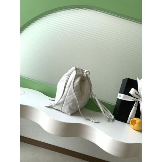 Replica di lusso Borsa a secchiello trapuntata con coulisse Chanel AS5227 bianco Imitazioni Cloni Borsa a secchiello trapuntata con coulisse Chanel AS5227 bianco firmate