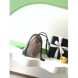 Borse a secchiello/hobo Chanel trapuntata con coulisse scamosciata AS5227 Grigio Borse a secchiello/hobo Chanel trapuntata con coulisse scamosciata AS5227 Grigio