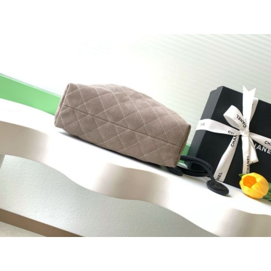 Replica di lusso Borse Alta Qualità a secchiello/hobo Chanel trapuntata con coulisse scamosciata AS5227 Grigio Imitazioni Cloni Borse Replica Alta Qualità a secchiello/hobo Chanel trapuntata con coulisse scamosciata AS5227 Grigio firmate