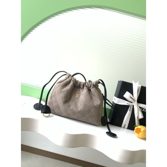 Replica di lusso Borse Alta Qualità a secchiello/hobo Chanel trapuntata con coulisse scamosciata AS5227 Grigio Imitazioni Cloni Borse Replica Alta Qualità a secchiello/hobo Chanel trapuntata con coulisse scamosciata AS5227 Grigio firmate