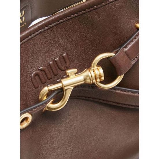 Replica di lusso Borsa a secchiello a tracolla Miu Miu Aventure nappa 5BE101 Caffè Imitazioni Cloni Borsa a secchiello a tracolla Miu Miu Aventure nappa 5BE101 Caffè firmate