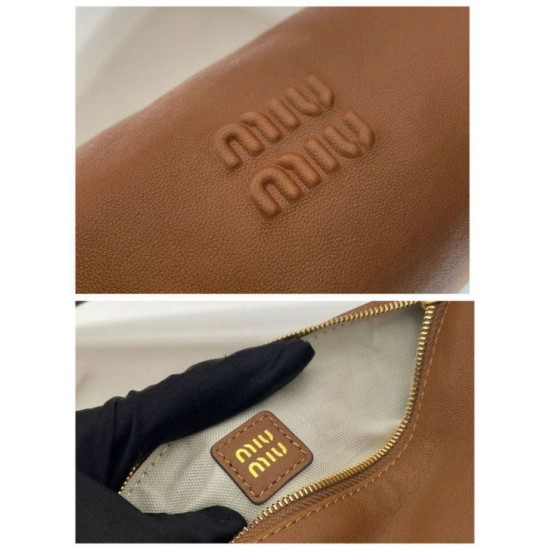 Replica di lusso Pochette compatta in nappa Miu Miu 5NE851 Marrone Imitazioni Cloni Pochette compatta in nappa Miu Miu 5NE851 Marrone firmate