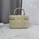 Replica di lusso Beauty case Dior Lady Dior Micro Albicocca Imitazioni Cloni Beauty case Dior Lady Dior Micro Albicocca firmate