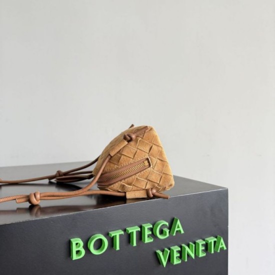 Cloni Pouch Bottega Veneta Concerto camoscio intrecciato Marrone firmate